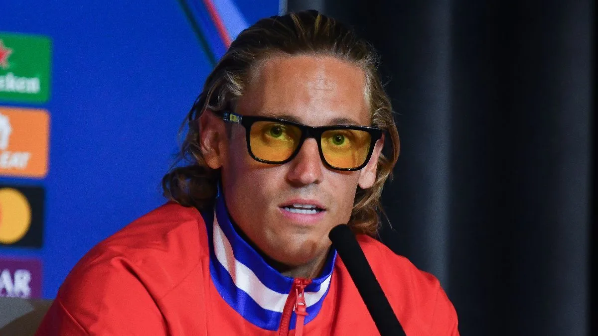 Marcos Llorente in amber-tinted blue-blocking glasses and an Atlético Madrid tracksuit